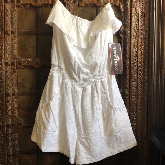 New Gorgeous Strapless White Romper ♥️ - Picture 8 of 10